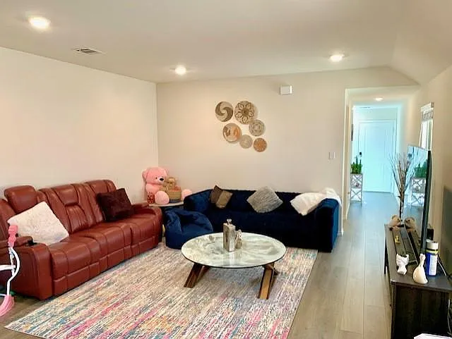 3 bed, 1585 sqft, $1,995 — Photo 4