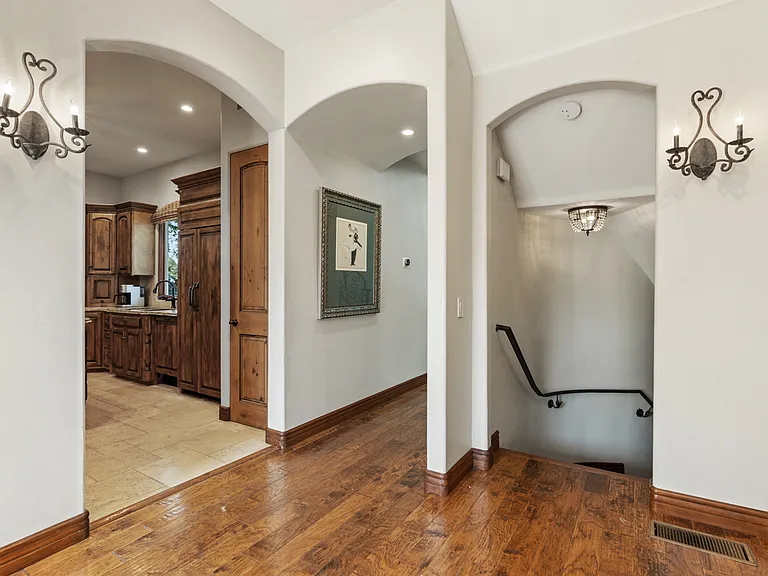 7964 Prospect Pl — Photo 8