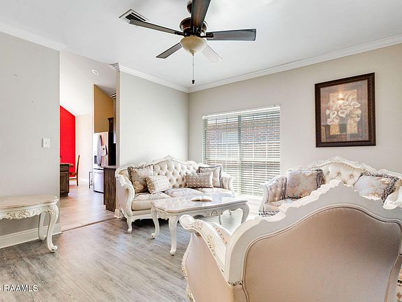 4th image of 111 Windrush Ln