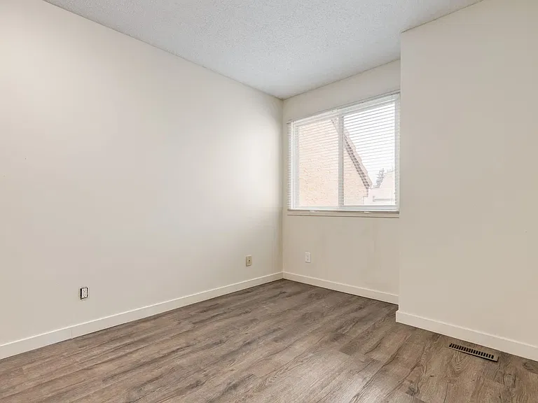 550 Rundlehorn Cir NE — Photo 15