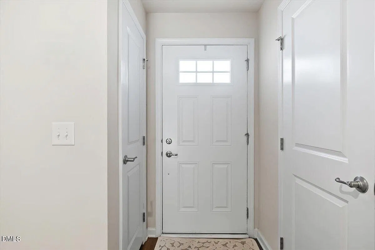 4 bed, 4.0 bath, $2,200 — Photo 4
