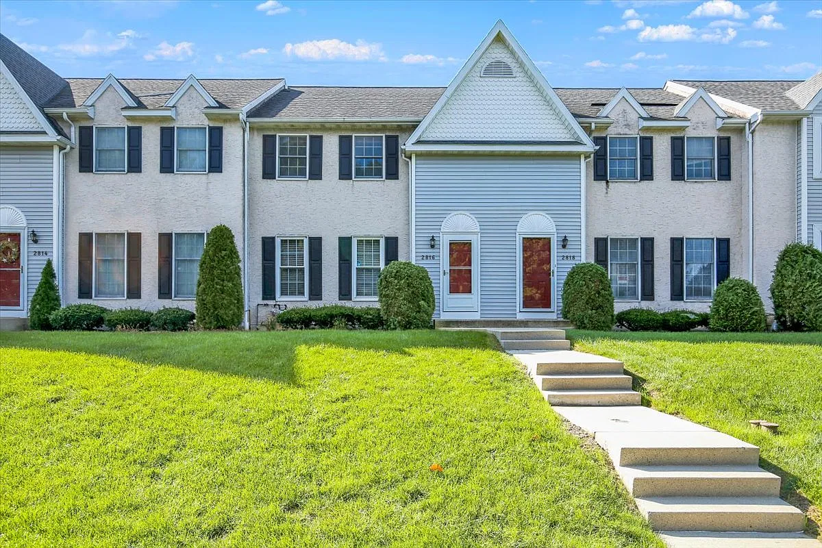 2 bed, 2.5 bath, 1416 sqft, $2,050 — Photo 1