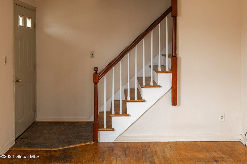 3rd image of 16 Brent Street