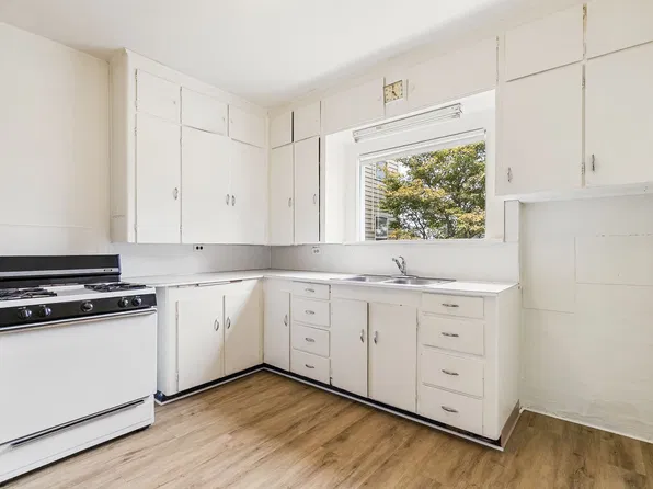 617 North State Street Apartments - Schedule a Tour Today!, 617 N State St APT 5, Bellingham, WA 98225