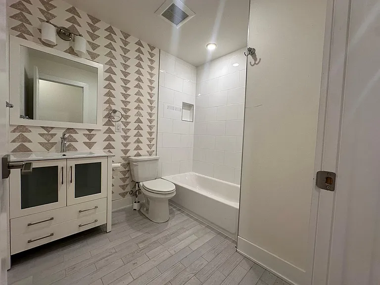 1704 N Marshall St #1 — Photo 9
