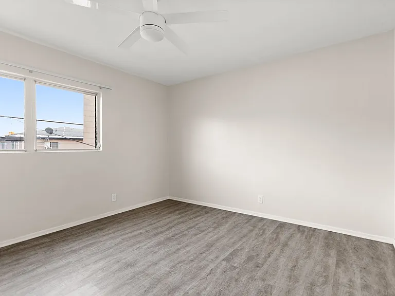 1042 Stanley — Photo 24