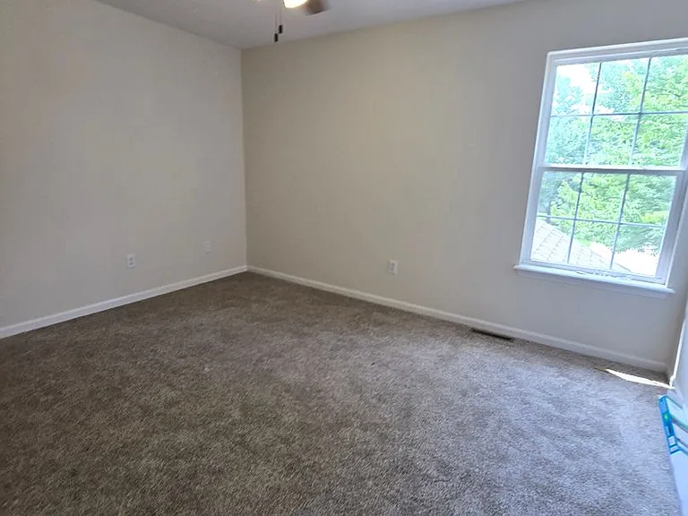 301-303 Dorothy Dean Dr — Photo 9
