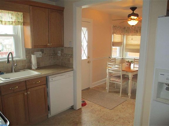 4th image of 917 Elizabeth Ave