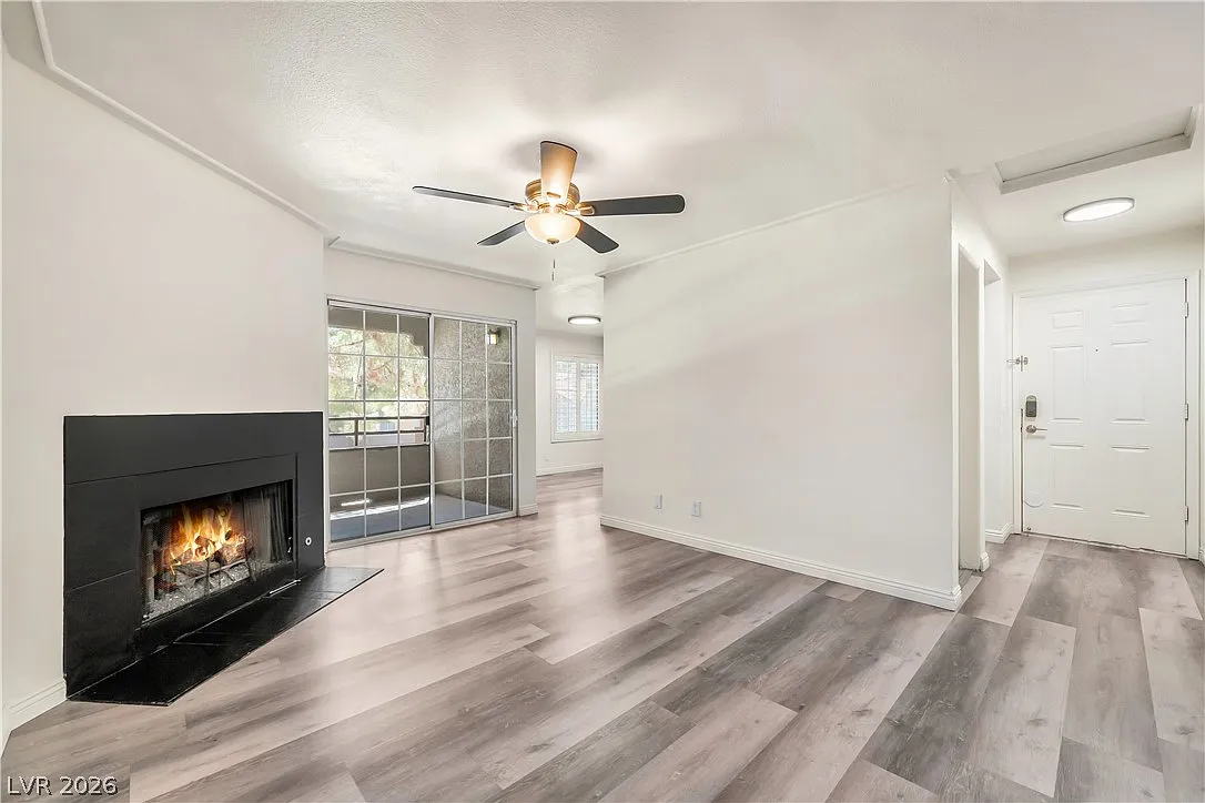 3 bed, 2.0 bath, 1183 sqft, $1,795 — Photo 3