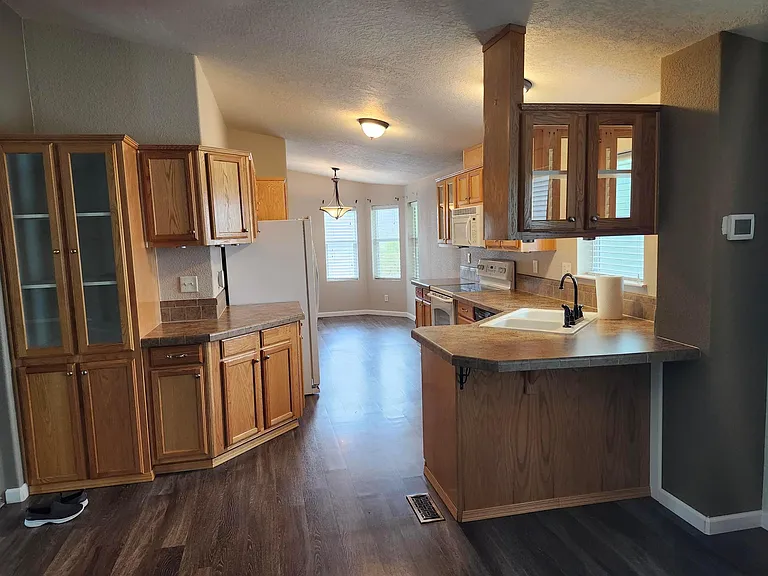 24 Hugo Rd — Photo 3