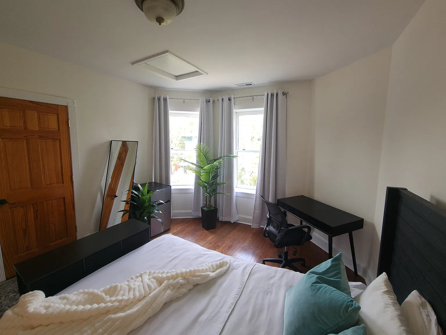 ATQ Corp_547 Florida Avenue NW - Room 7 — Photo 2