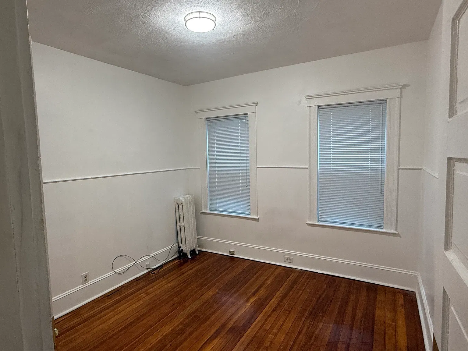 3 bed, 1.0 bath, 1100 sqft, $2,900 — Photo 4