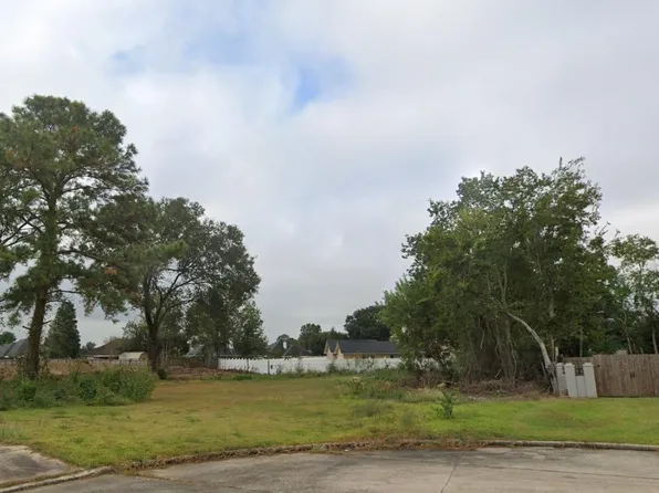 4100 Timber Leaf Ct, Pt Arthur, TX 77642