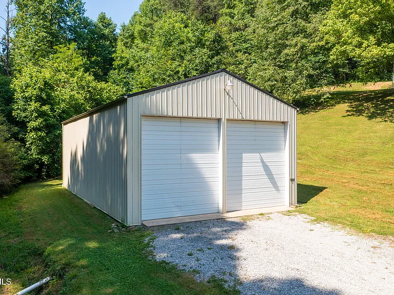135 Riders Dr — Photo 10
