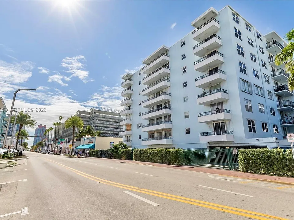 720 Collins Ave #204