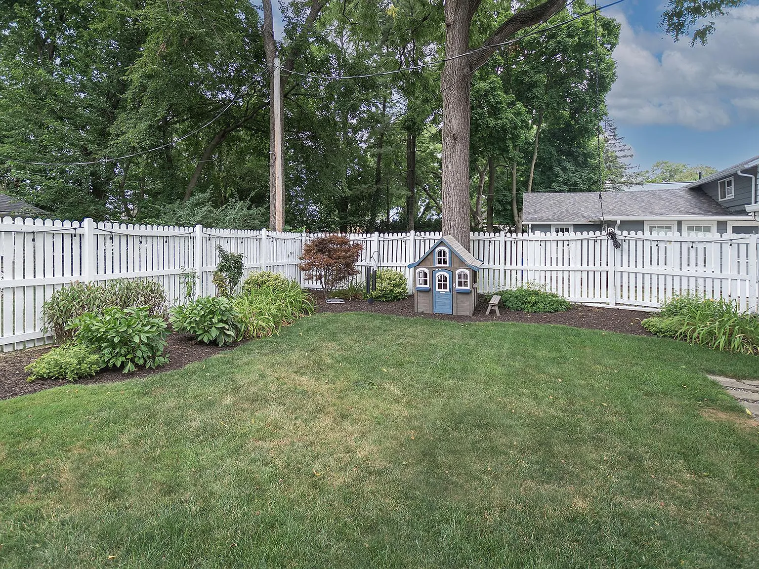 4 bed, 2156 sqft, $3,500 — Photo 4