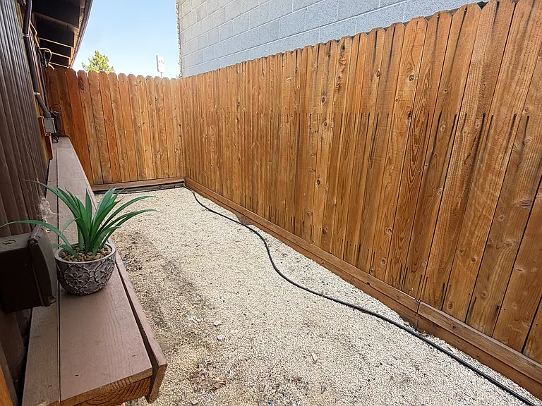 140 Hillcrest Dr #5 — Photo 3