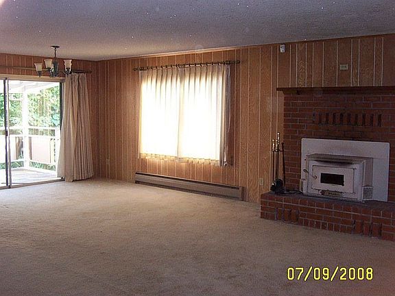 Living room, fireplace, wood stove