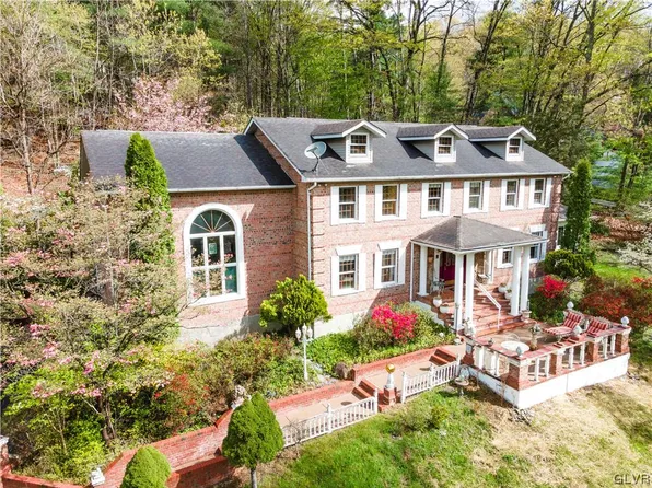 306 Evergreen Dr, Stroudsburg, PA 18360