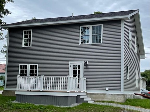 Bronson Road House - Back / Deck