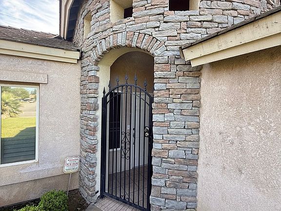3rd image of 802 Windsor Park Dr