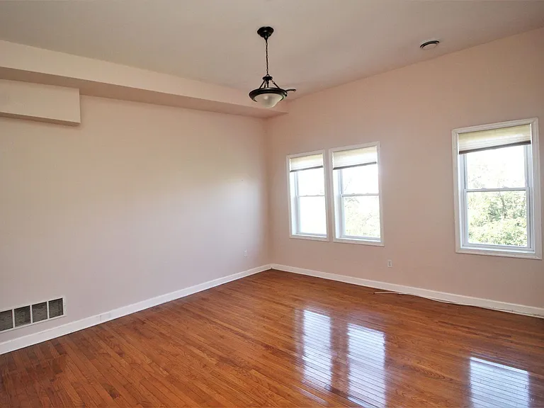 2501 Maryland Ave — Photo 9