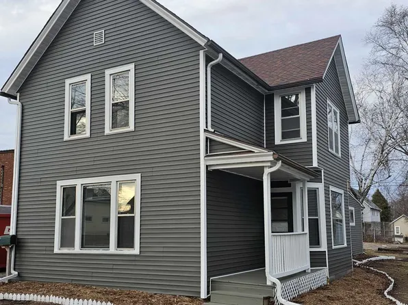 208 W 6th St, Kaukauna, WI 54130