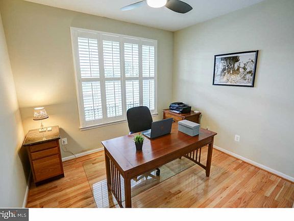 4th image of 501 Sweetspire Ct