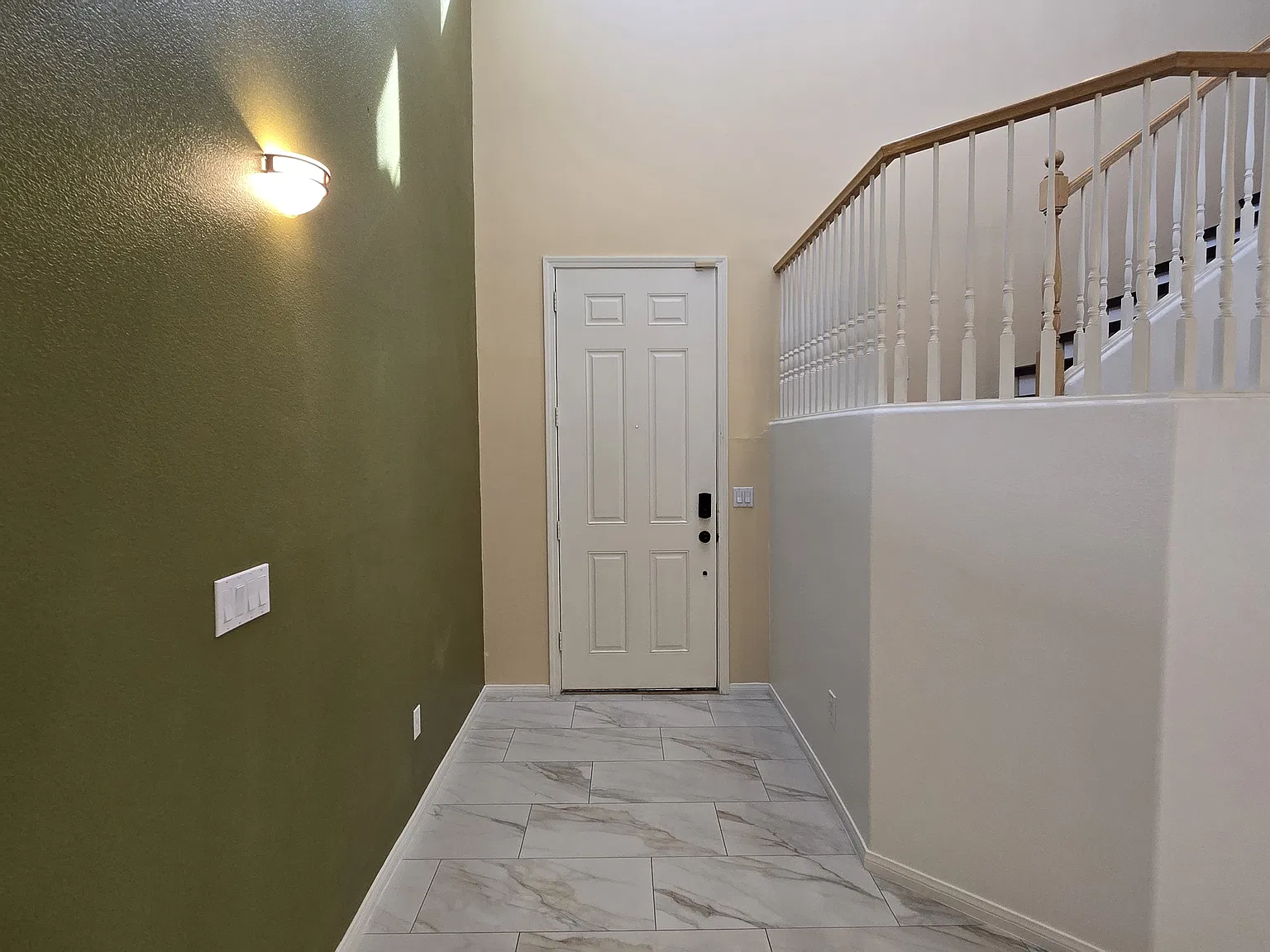 3 bed, 2.5 bath, 1887 sqft, $2,200 — Photo 3