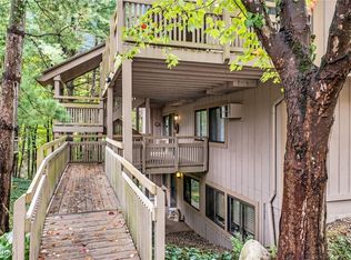 594 Meredith Ln, Cuyahoga Falls, OH 44223