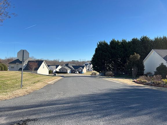 4th image of 913 Ayrshire Ln