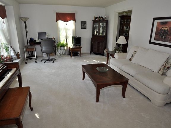 3rd image of 50 Shagbark Way