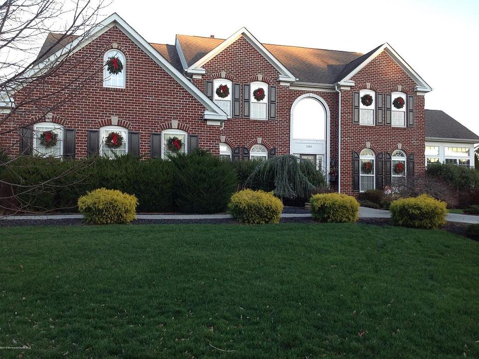 1st image of 1386 Bridport Dr
