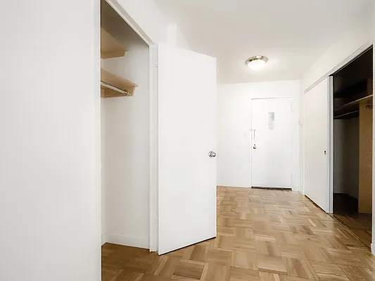 Rented by Manhattan Realty Group | media 14