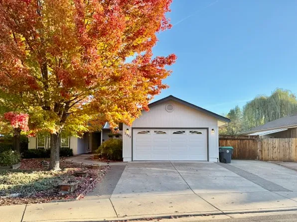 2375 Temple Dr, Medford, OR 97504