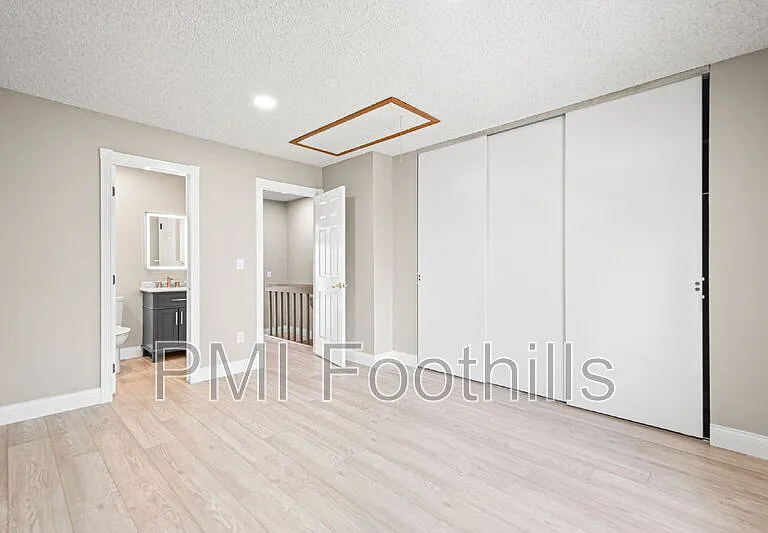 2578 E Nichols Cir — Photo 15