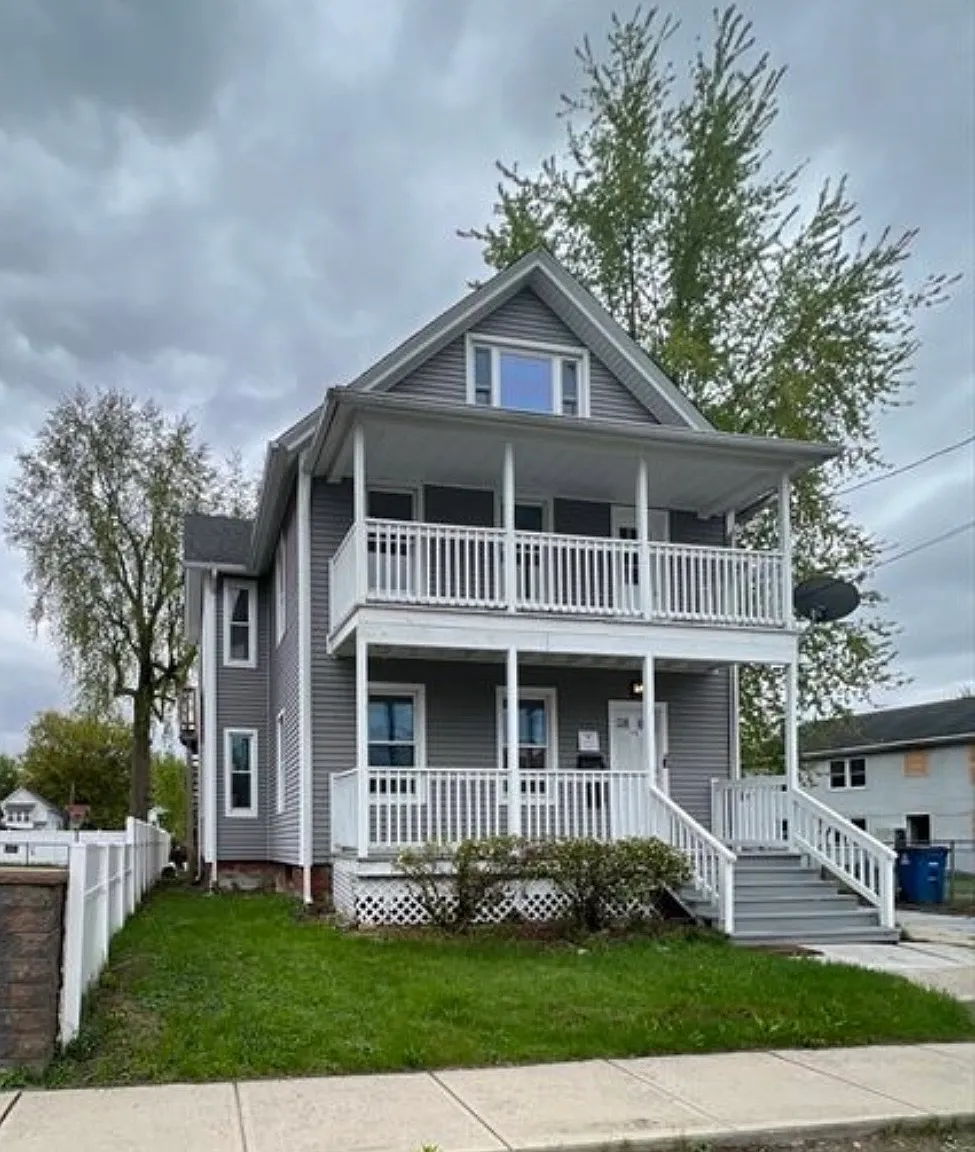 3 bed, $1,800 — Photo 1