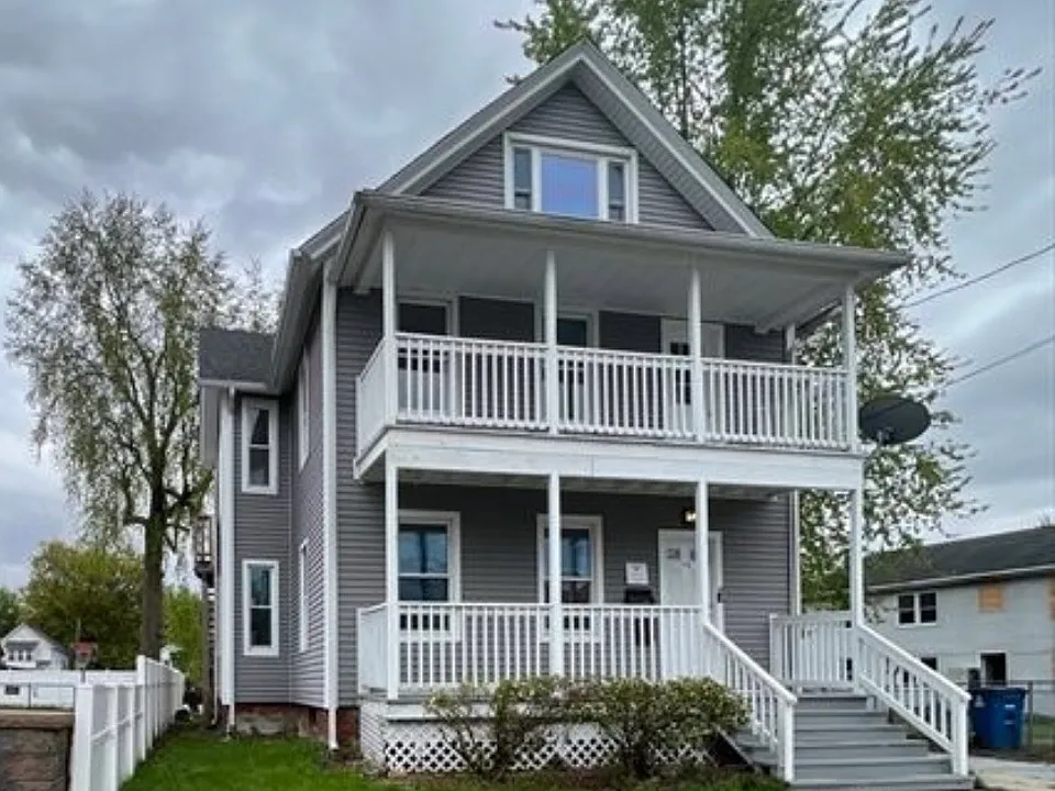 15 E School St #2