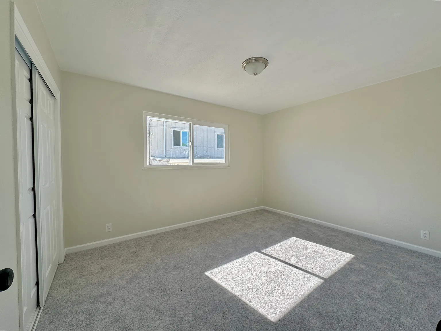 2 bed, 850 sqft, $2,400 — Photo 2