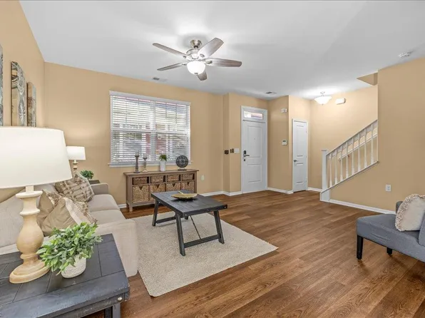 2613 Leytonstone Dr #377, Chesapeake, VA 23321