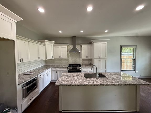 2nd image of 2822 Brassfield Cir