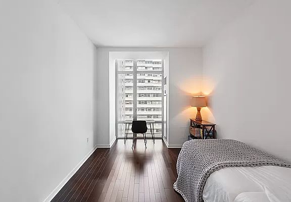5th image of 207 E 57th St APT 10B