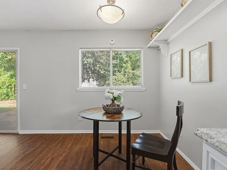 905 Craig Dr — Photo 9