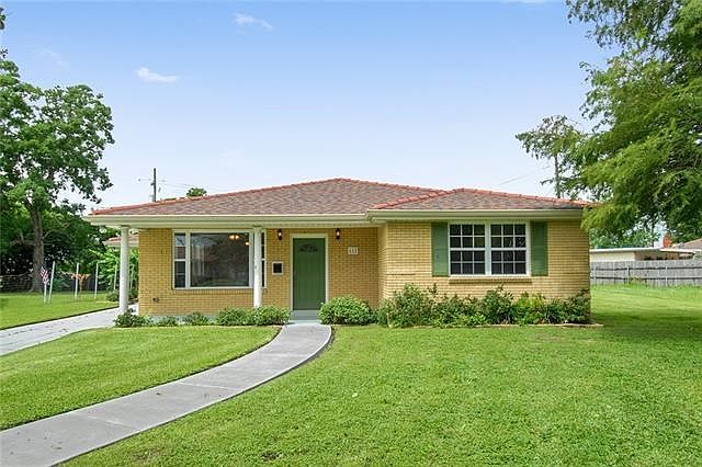 612 Ermine Dr. Arabi, LA  70032 -- Great Arabi home, just about 15 mins to downtown New Orleans.
