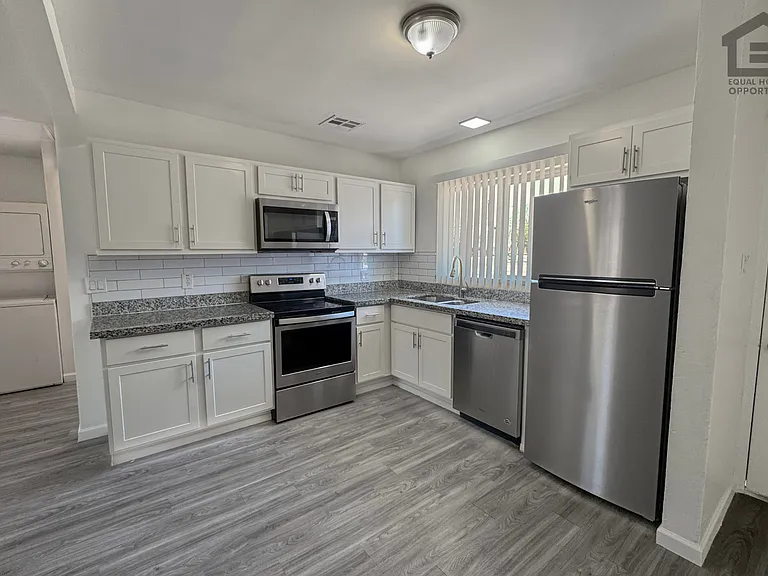 1346 E Willetta St — Photo 51