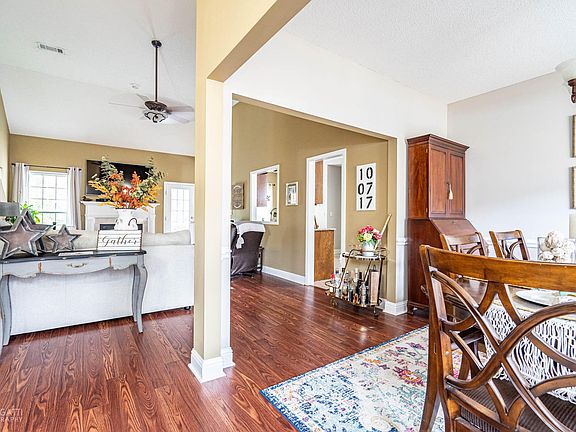 4th image of 205 Sugarloaf Cir
