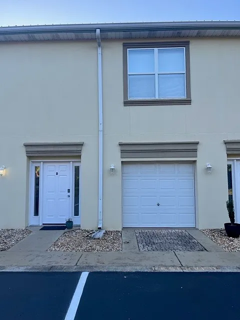 2 bed, 2.5 bath, 1296 sqft, $2,000 — Photo 2