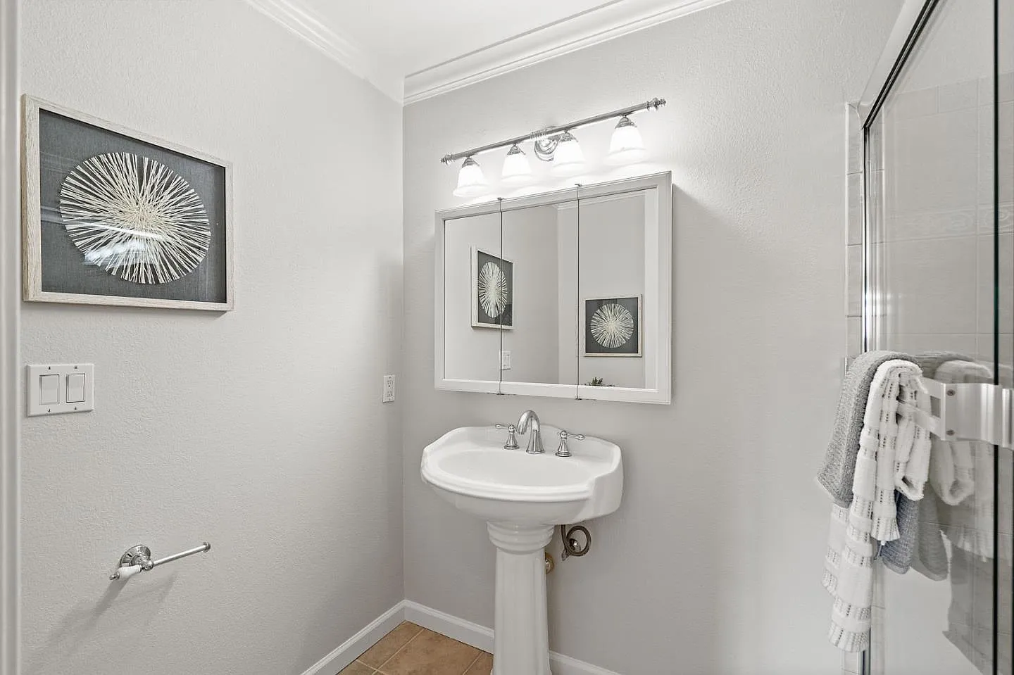 2 bed, 841 sqft, $3,100 — Photo 4