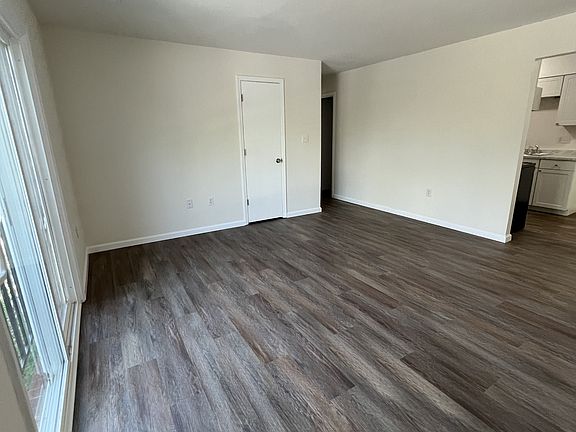 2nd image of 851-855 E Washington Ave #17817672