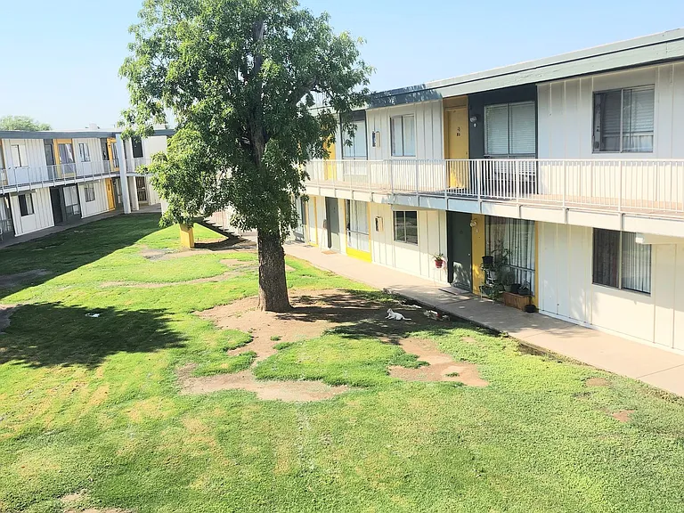 Park West Apartments — Photo 26